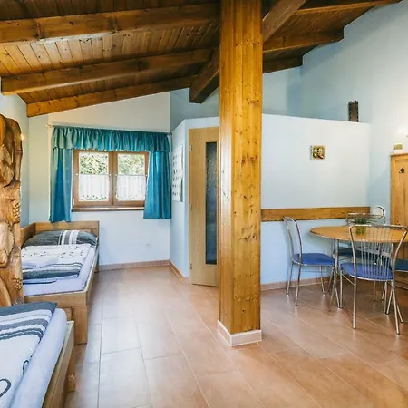 Vinarstvi Esterka بيت للعطل Terezín